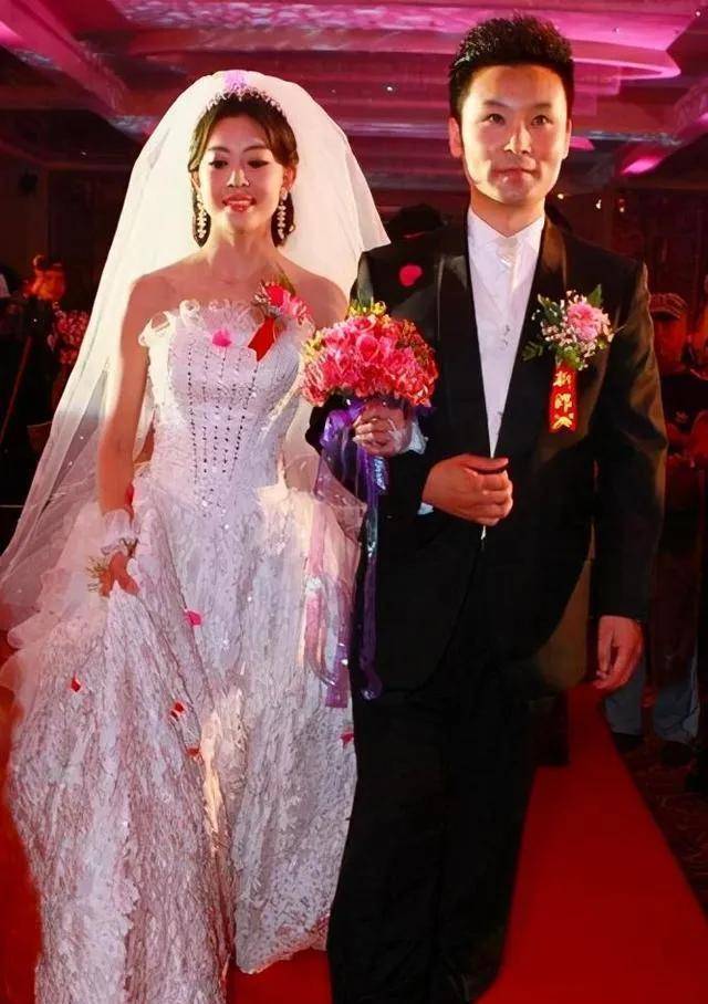 杨阳歌唱家老婆一家图片