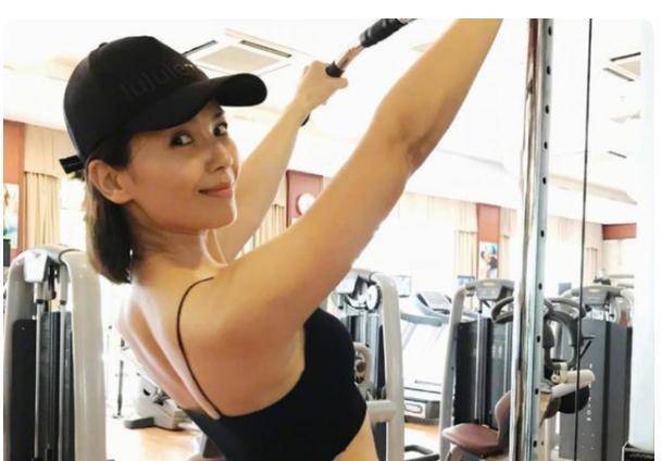 如今的刘涛已经坚持健身有10年了,经常会在社交软件上晒出自己的健身