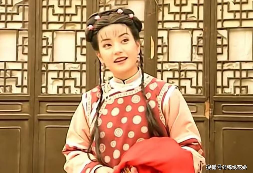 《还珠格格》:紫薇一直在算计小燕子,姐妹情深只是她的"表演"_梁大人