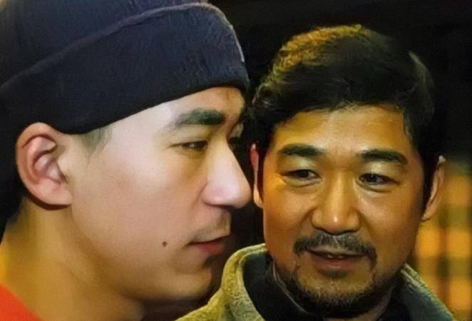 被张国立儿子当街打,嫁52岁老公成背后资本,童瑶凭什么拿视后_黄定宇
