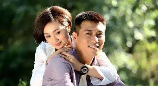 除此之外,与李乃文关系比较好的女演员还有左小青和黄曼,不免又让外界