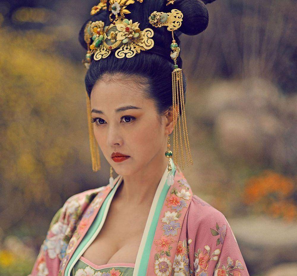 武则天跟了李世民12年为什么没有孩子,只因1个女人太