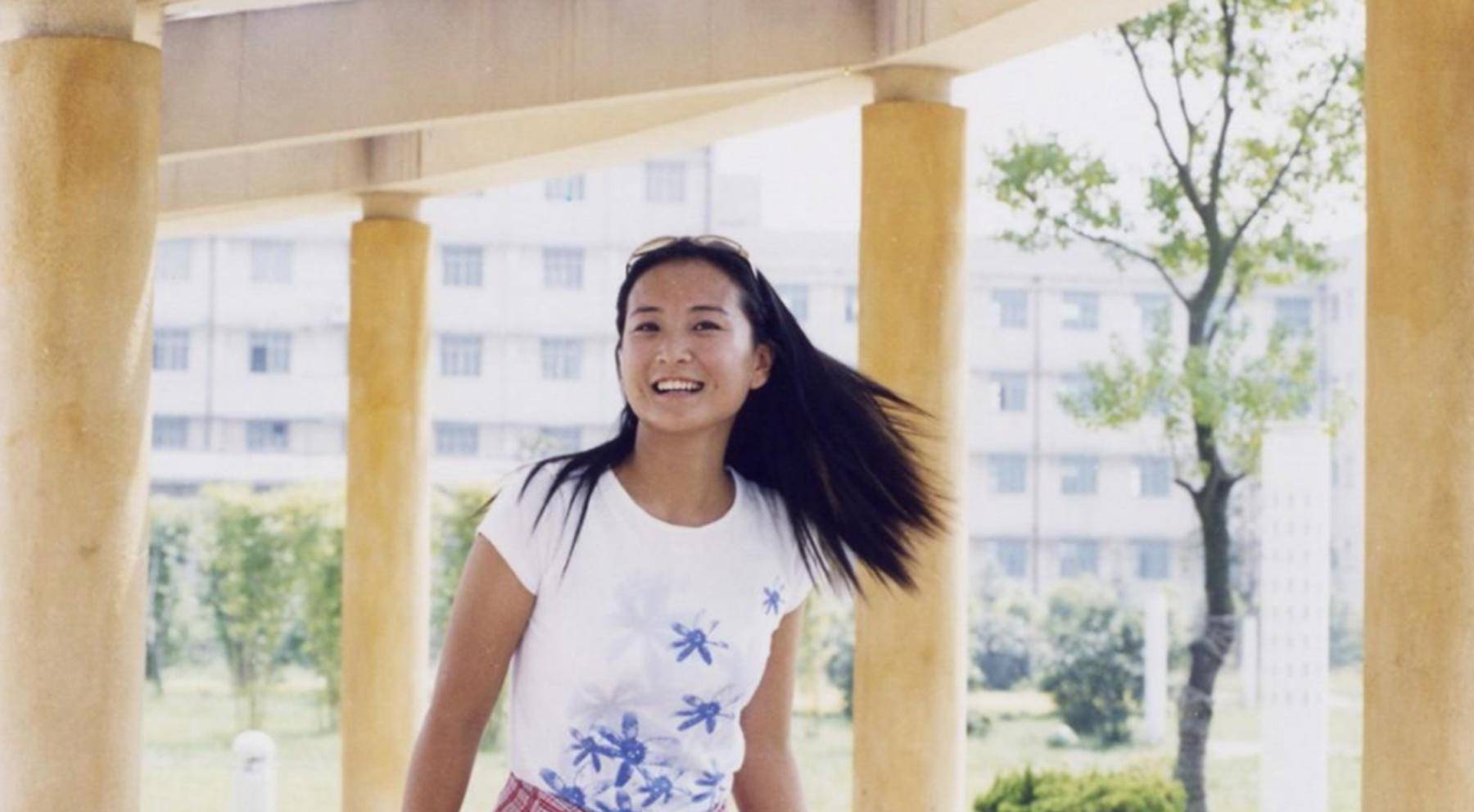 贾玲的"喜剧人生"因口音问题报错专业,人生低谷遇到贵人冯巩_时候