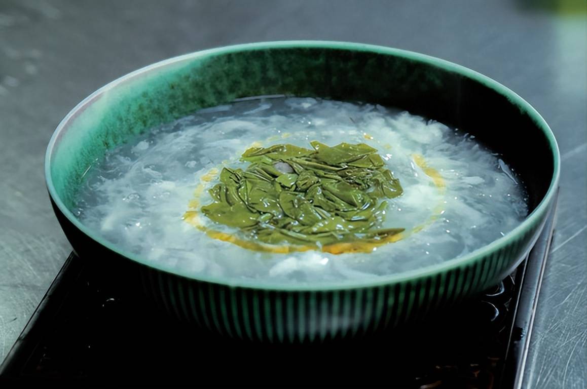 莼菜银鱼羹澹台湖大酒店,锦阳名灶推荐饭店母油船鸭是江苏苏州地区