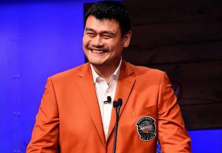 姚明作为中国篮球史上一颗璀璨夺目的明星,他不仅在 nba的赛季中创造