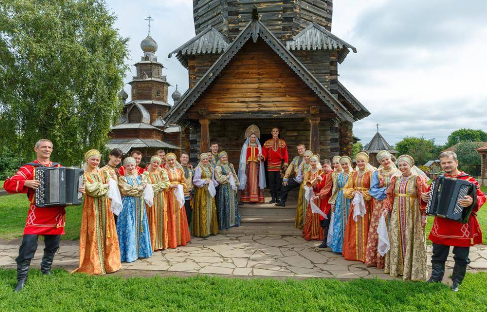 在传统的俄罗斯婚礼上能吃到哪些美食?
