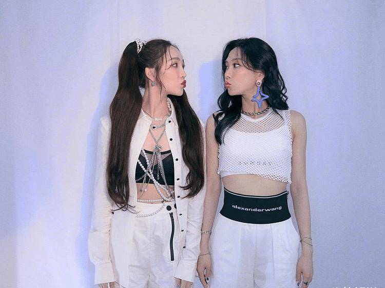 王霏霏孟佳心有灵犀,默契编排了同一动作,可惜票数