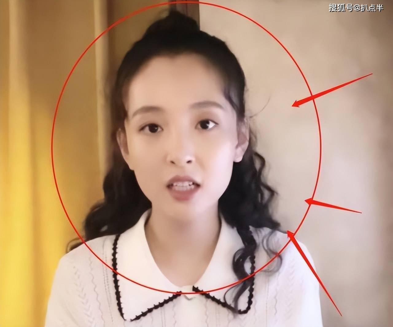 离婚后的吴倩又搭档罗云熙拍摄了励志剧《追光者》,状态稍微回春.