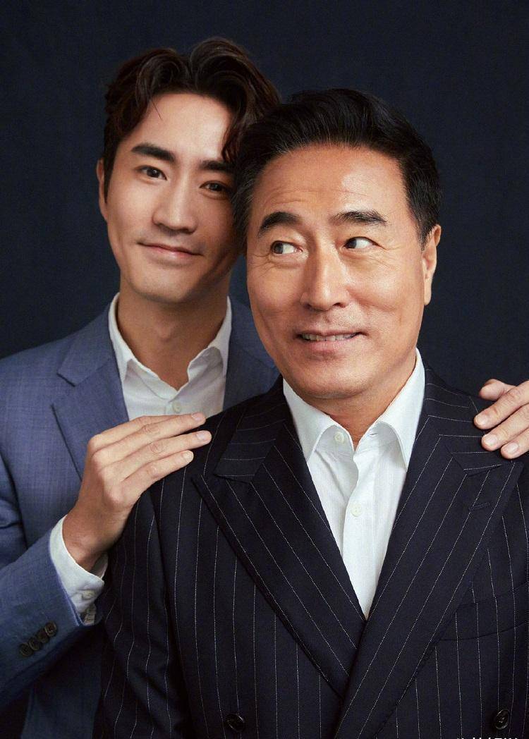 杨立新杨玏父子写真,长相像复制粘贴,这是什么神仙小?