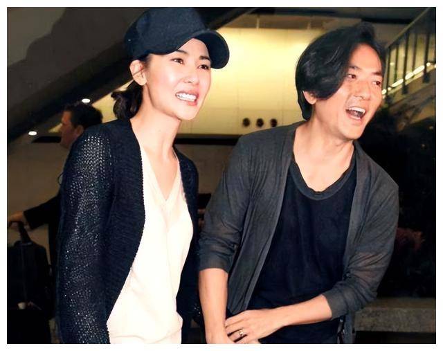 56岁郑伊健返港聊天心不在焉,近照憔悴惊现素人?_事业