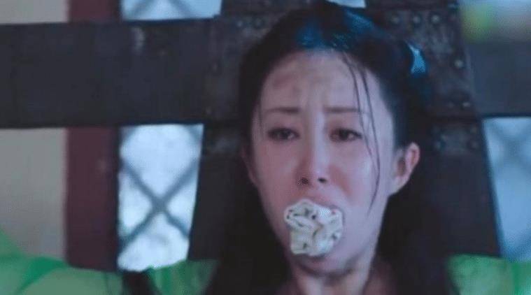 同样是女星捆绑戏,前三位很丑很真实,看到最后一位:逗