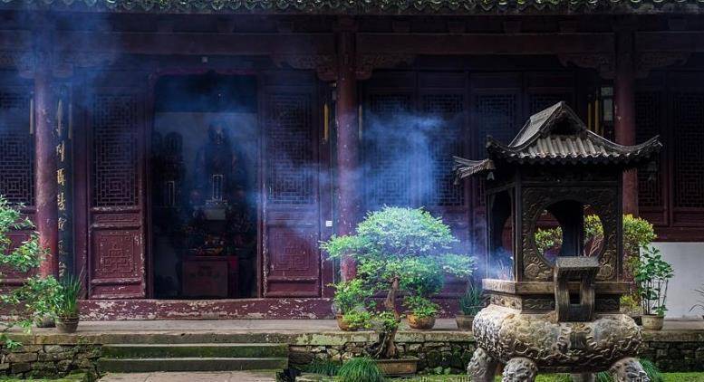 现在的国清寺,已然是佛教宗派天台宗的创始地,同时也是我国知名的