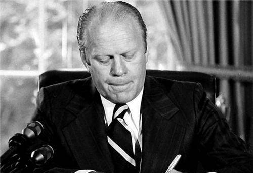 他冒死救了美国总统一命,却也毁掉一生,死后10天才被邻居发现