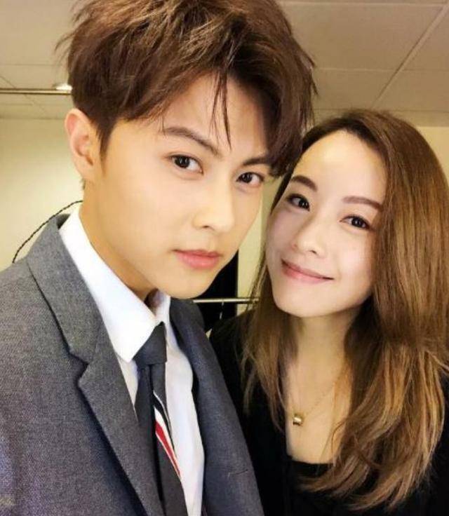 接下来的几年时间来赚钱成家,而很多人都知道他现在的女友就是邓丽欣