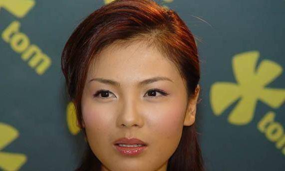 刘涛刚出道时的照片,长成这般模样,和现在相比简直判若两人_时候_鼻子