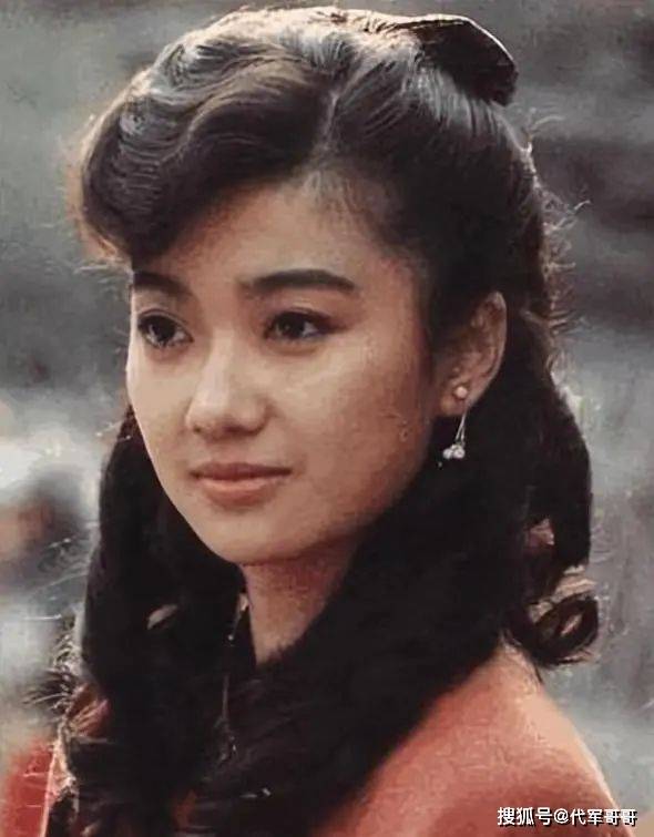 我们熟悉的她早已离世,29岁与男友坠机而亡,双双殒命大海之中_王玉玲