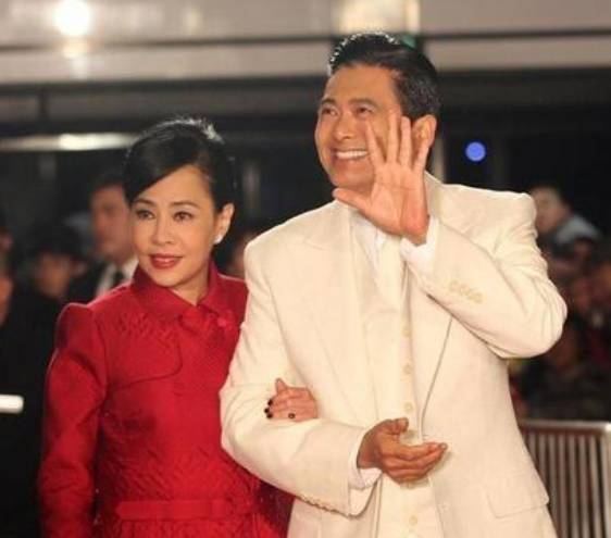 周润发结婚30年没孩子,并非选择做丁克,孩子是妻子一生的痛_刘嘉玲