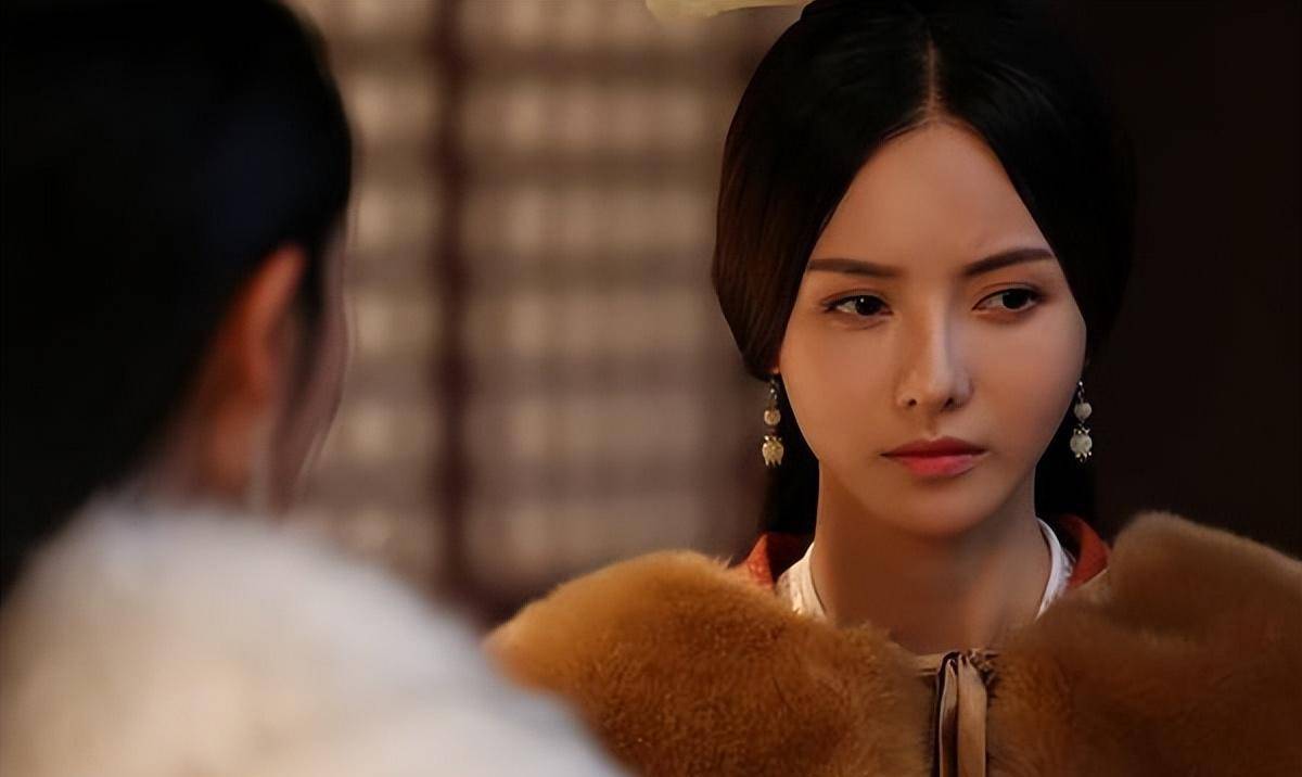 三国美女甄宓,因一件小事被曹丕赐死,下葬时被发覆面,以糠塞口_曹操