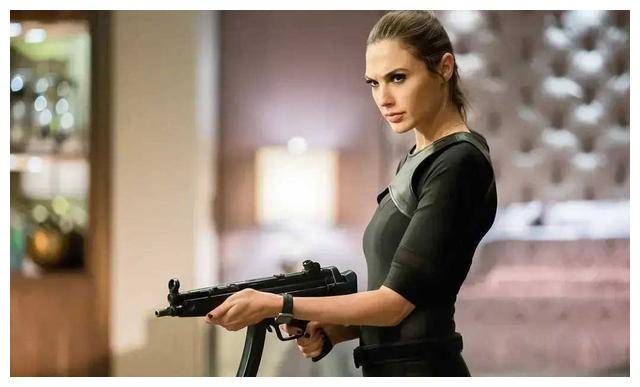 盖尔·加朵魅力速度!激情惊艳登场,神奇女侠重剑出击