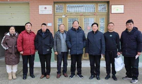 关爱道德模范 情暖中国好人--盱眙县关工委联合慰问送