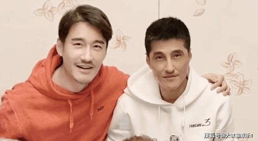以为八竿子打不着,实际是亲哥俩,这5对兄弟明星每一对都很低调_胡兵