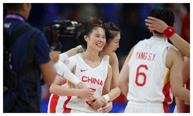 国际篮联官宣：中国女篮万里传喜，郑薇确定加盟！姚明欢喜非凡