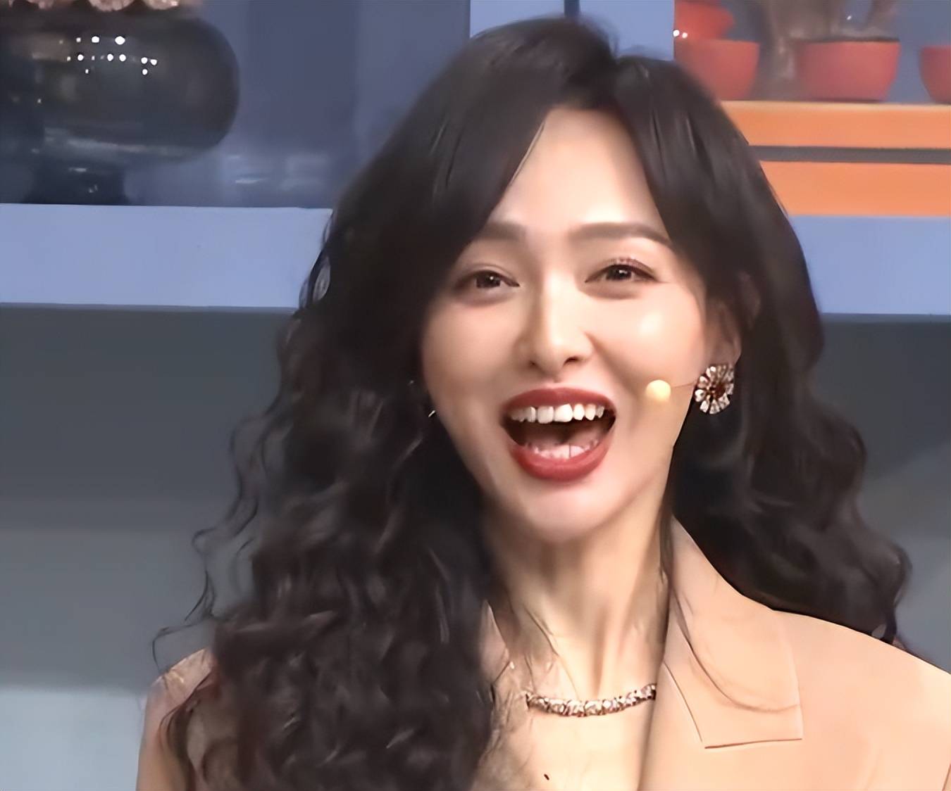 关晓彤浮粉,唐嫣憔悴,刘诗诗法令纹抢镜_节目组_状态_李沁