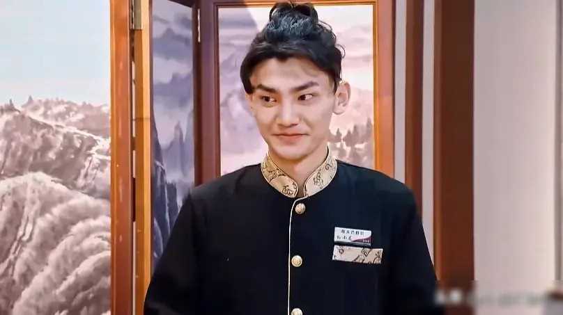 近两年的古装剧,除了张若昀的表现尚可,其他如"阿瑟"演