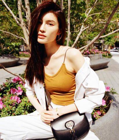 31岁的何穗碎花裙搭配,超模亲自教你怎么搭配衣服