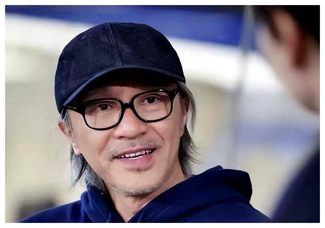 周星驰61岁,用这种方式教导导演,让人想不到!_个人__