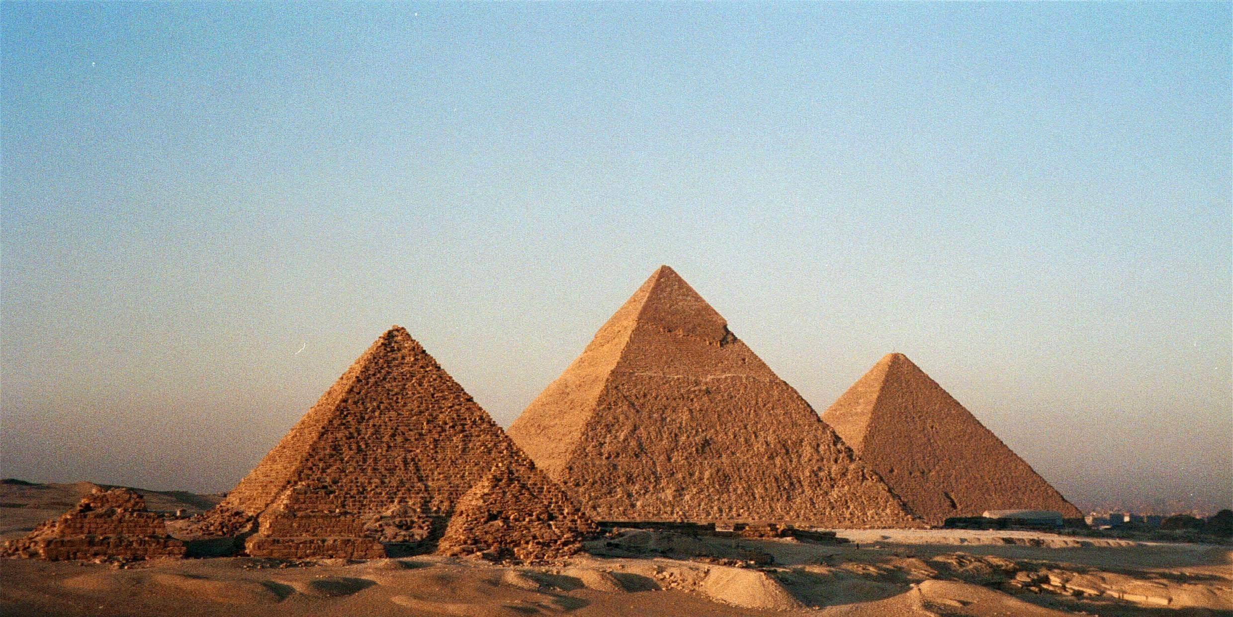 有关金字塔的传说有几种?究竟是谁建造了金字塔?_部落