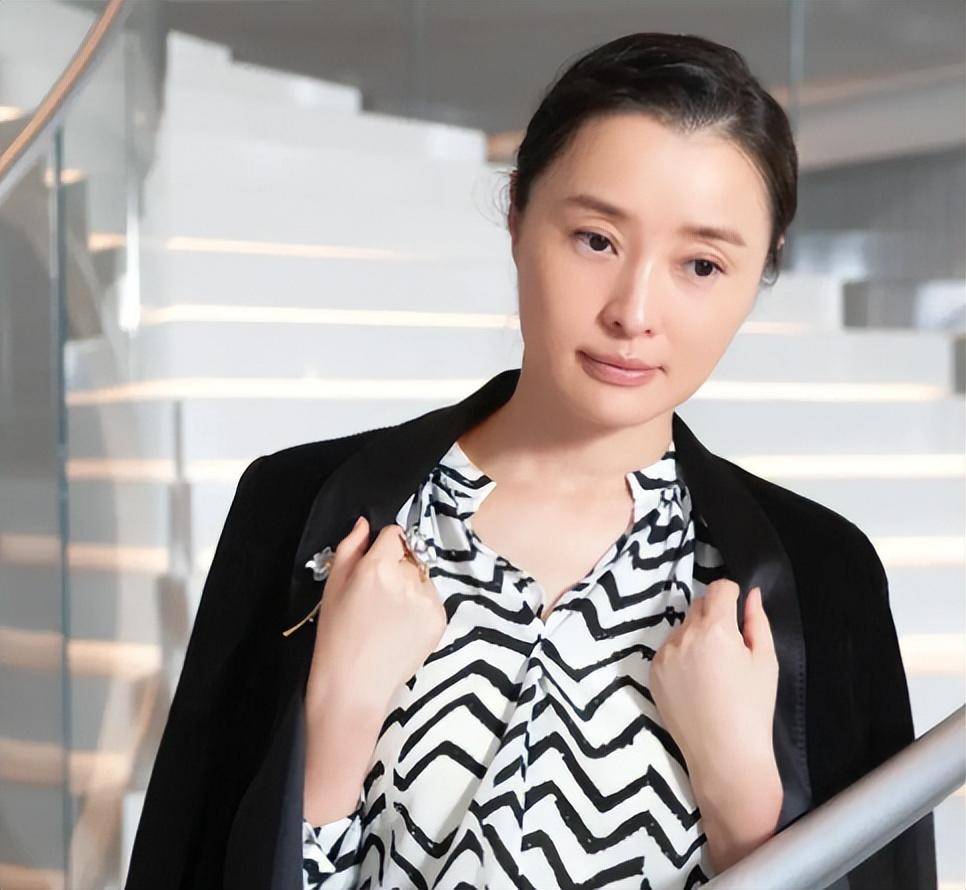 18年后,再看陈建斌现任妻子蒋勤勤,才明白她与吴越谁更"清醒"_感情