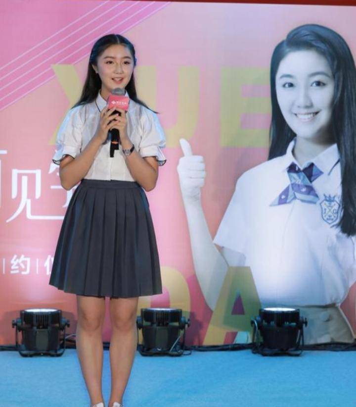 12年前因"哪里不会点哪里"一夜成名,又成康辉师妹,她现状如何_高君雨