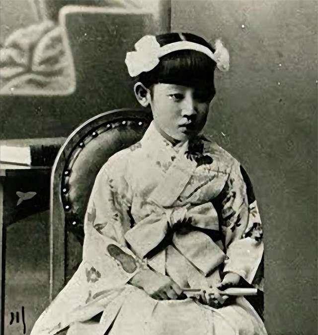 1948年,川岛芳子被执行枪决,尸体手中紧握一纸团,上面写了什么_善耆