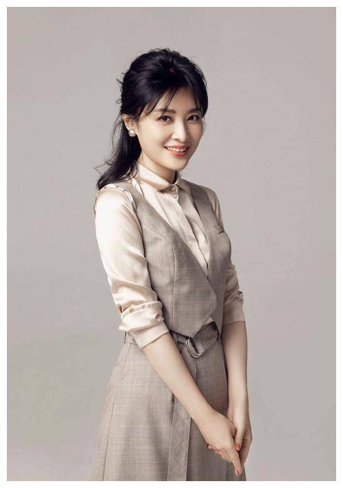 央视主持走向董事长,常青树周涛与董卿开启不同之路!_生活_山东_家庭