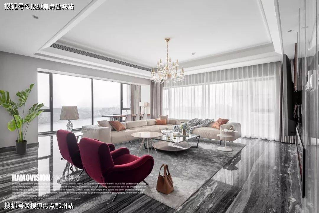 1层是艺术大堂和jazz酒吧;2层是艺术馆和画廊;3层是荟萃全球美食的