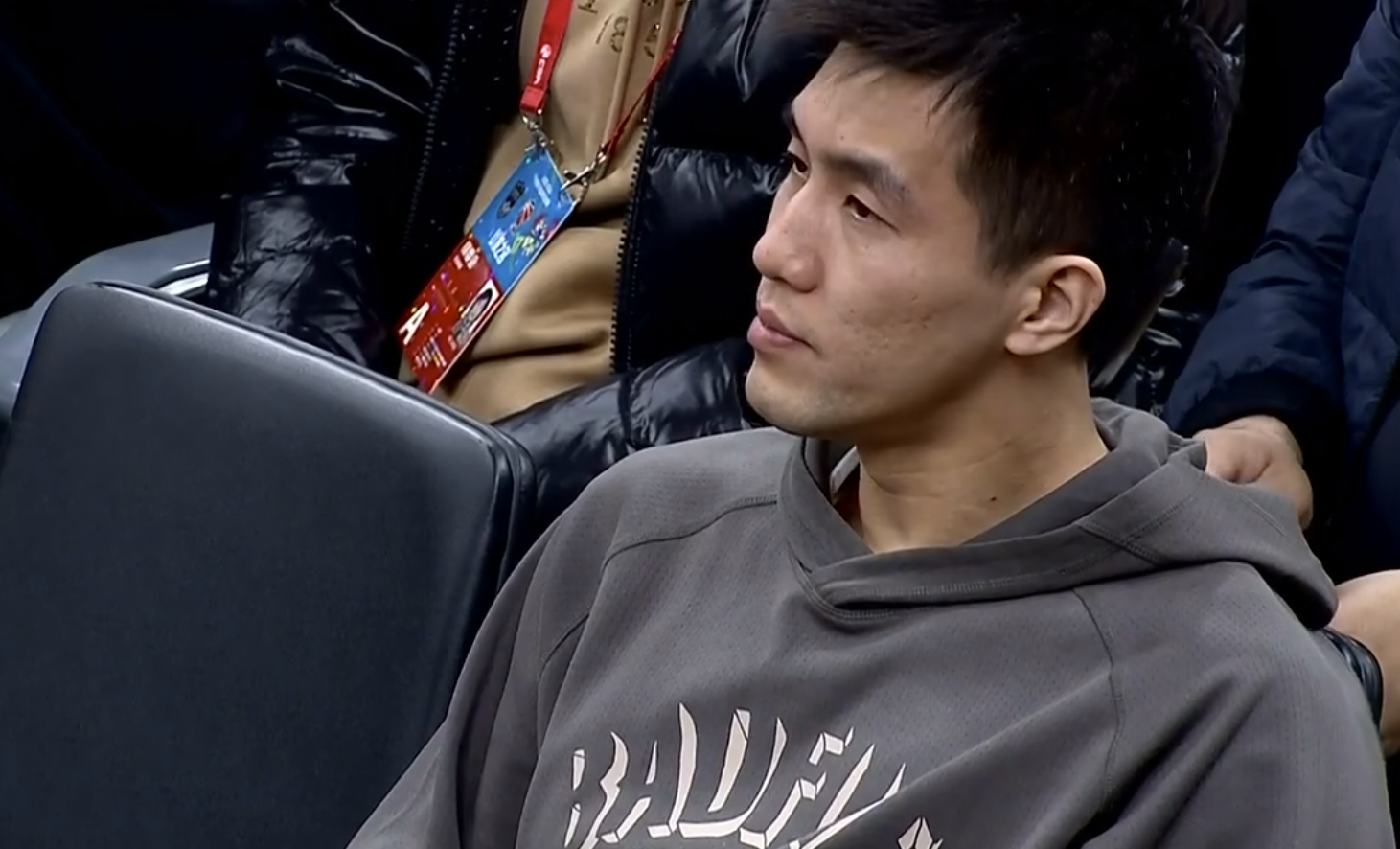 郭艾伦告别男篮真相揭晓,2张图揭开真相,韩德君比他更让人心酸_郭少