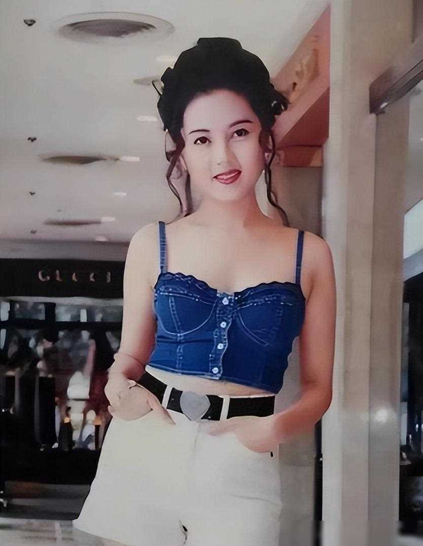 曾是香港"三级片女王"的她,长得比舒淇还美,今52岁却_