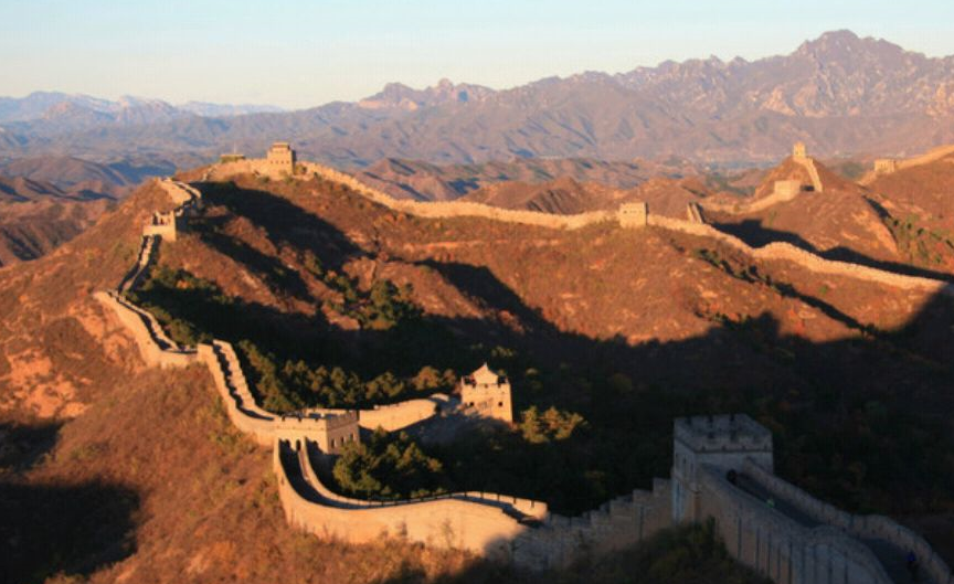 "万里长城,金山独秀",摄影爱好者对它赞不绝口,落日景色更美