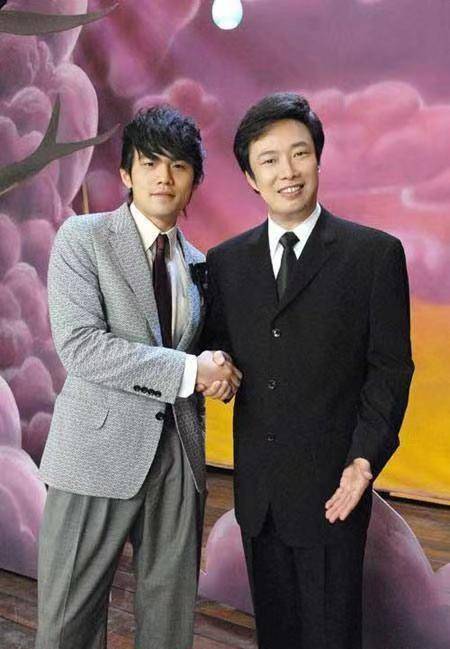 否认患病性命垂危,姐姐出家后挥金如土,曾揭弟弟老底_小哥_姐弟_张菲