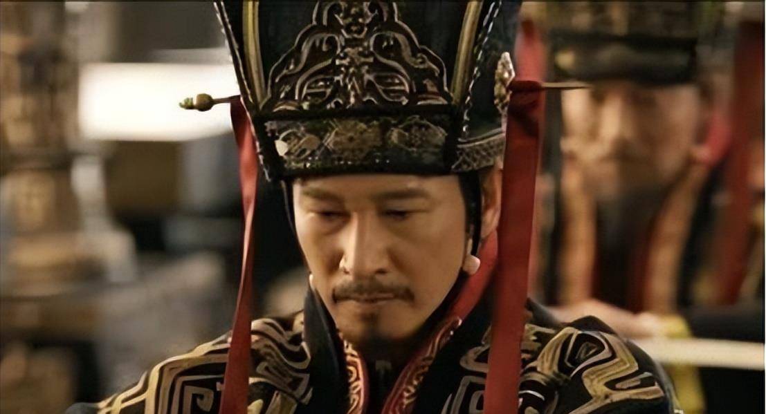 因为"荀彧"这两个字的形象上同"苟或"非常相似,所以有些人就将其读作"