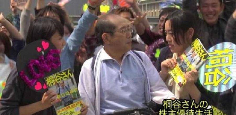 日本大爷入股900家公司,狂"薅羊毛"34年,吃喝玩乐靠券