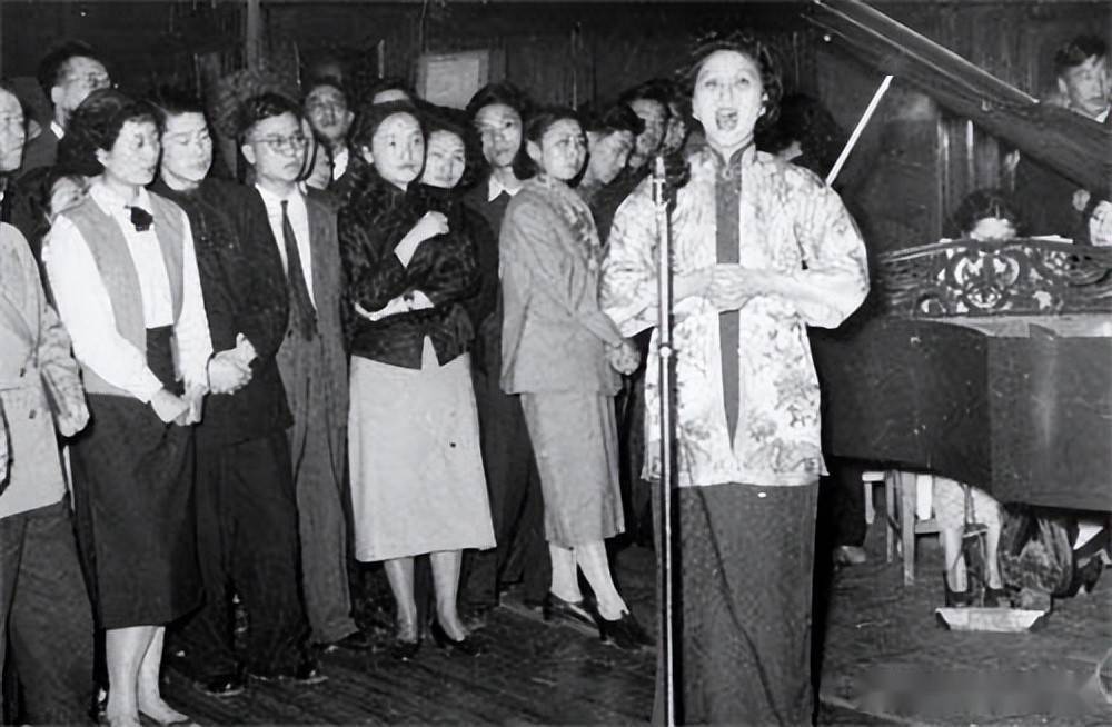 民国女神蒋英,几张罕见的生活照,优雅尽显,颜值惊艳,一笑倾城_人们