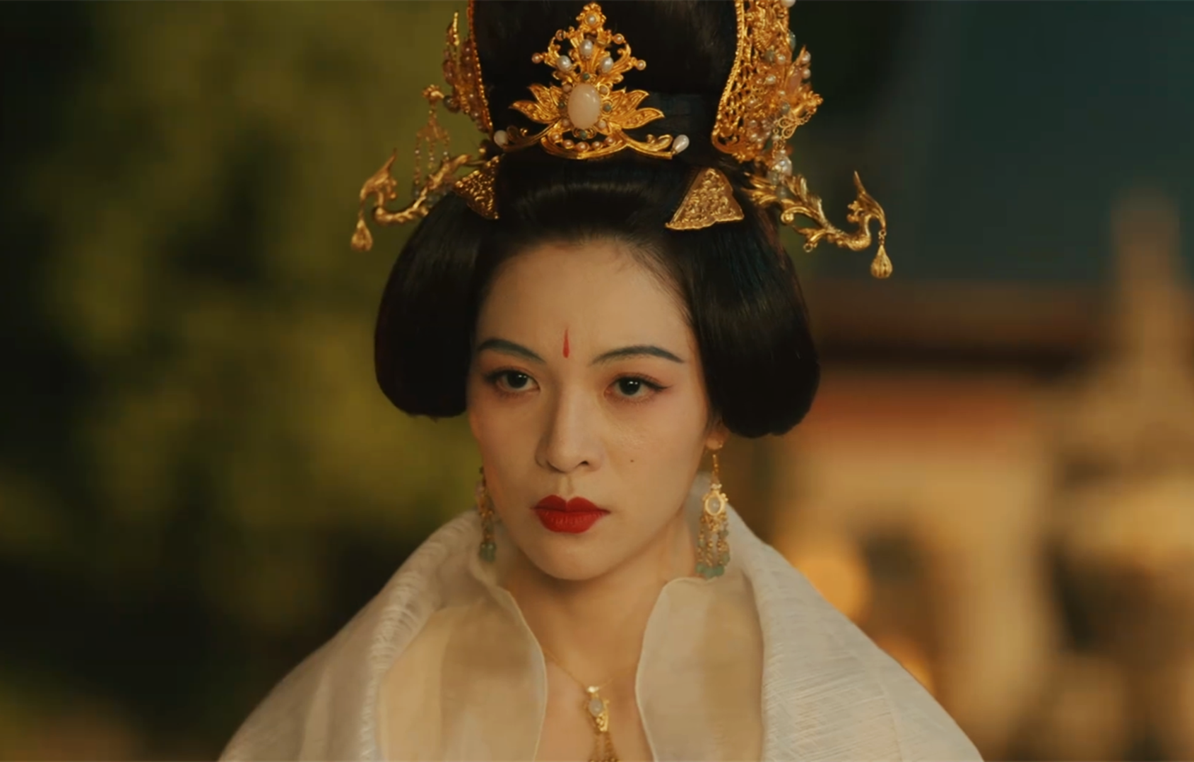 案中,曹安在剧版的身份非常的神秘,大概率是武后的人,此前还见过黑焰