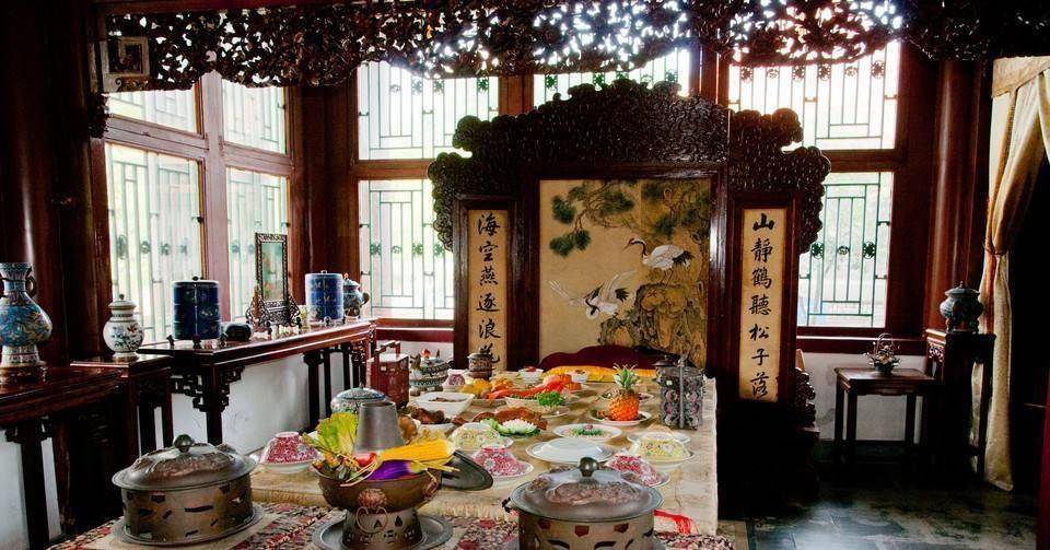 从清单中我们可以看出,皇帝每天的伙食是鸡鸭鱼肉,时令蔬菜,新鲜水果