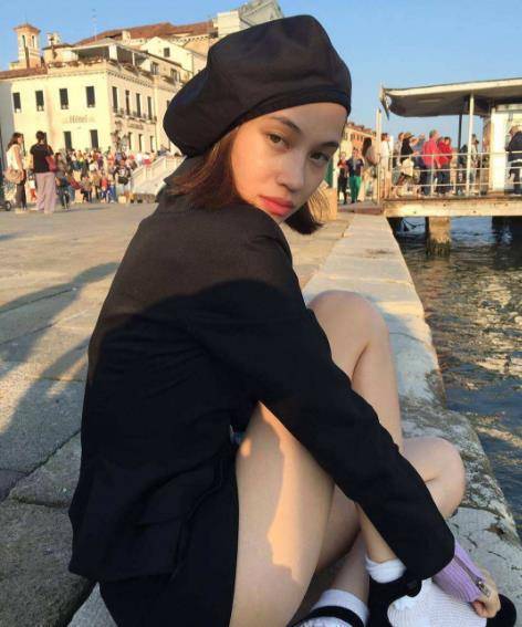 女模自曝半裸拍摄经历,被20多个男高管围观,合作方是?