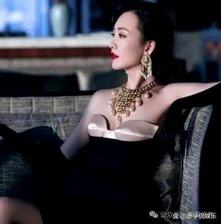 故意"内衣外穿"尽显魅惑,刘恺威抵挡不住_时尚_挑战_舞台