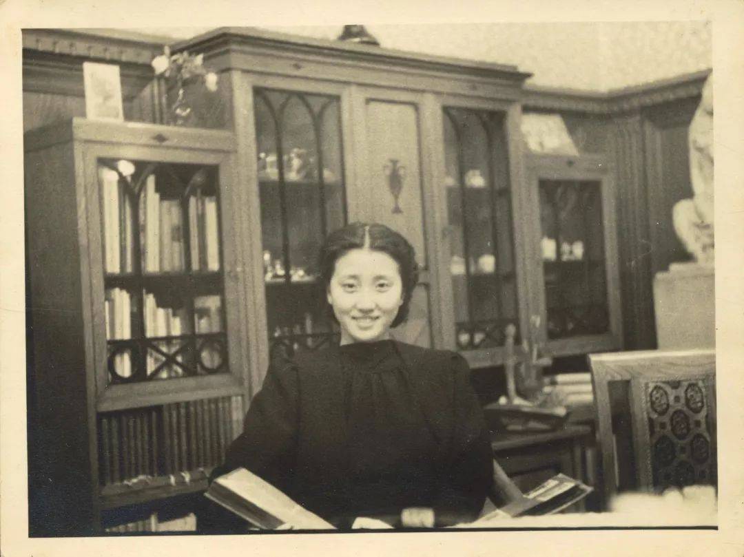 民国女神蒋英,几张罕见的生活照,优雅尽显,颜值惊艳,一笑倾城_人们