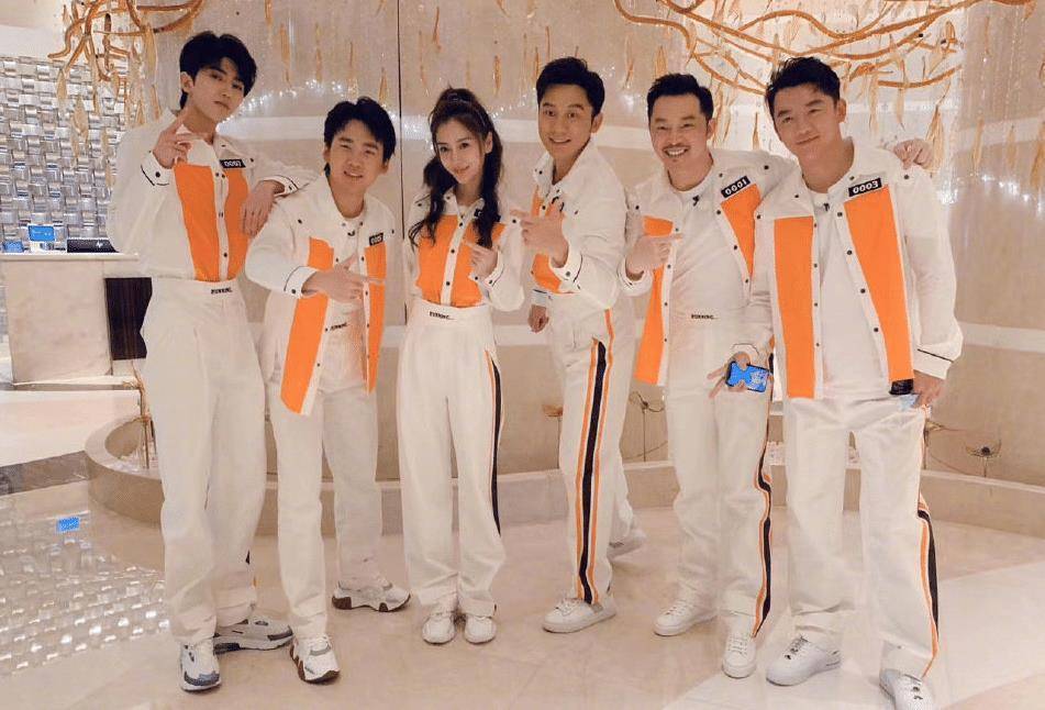 杨颖的出场依旧很惊艳,整个人状态非常好,旁边的沙溢和蔡徐坤也是如此