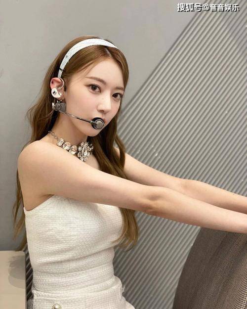 宫脇咲良最新写真大放异彩_魅力_女性